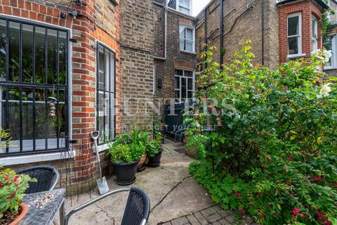 2 West Bank, London, N16 5DG