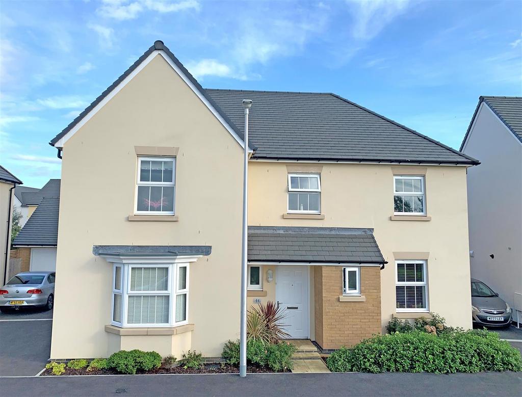 Lapwing Grove, Yelland, Barnstaple 5 bed detached house for sale £599,950