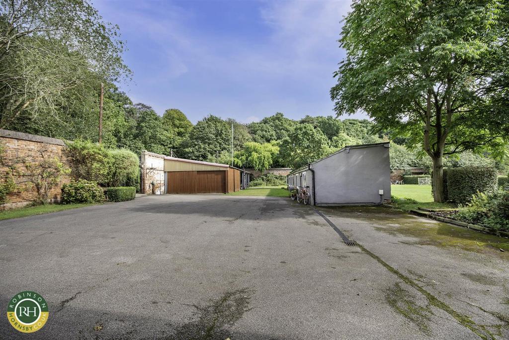 Parking / garaging