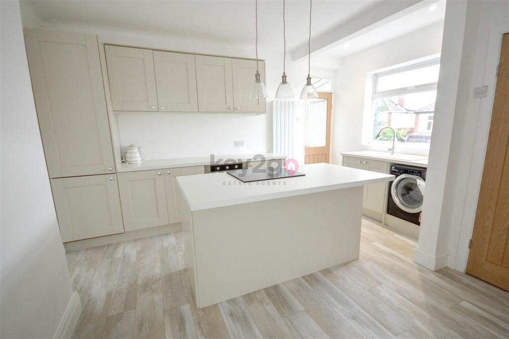 Marsh Avenue, Dronfield, S18 3 bed semidetached house for sale £260,000