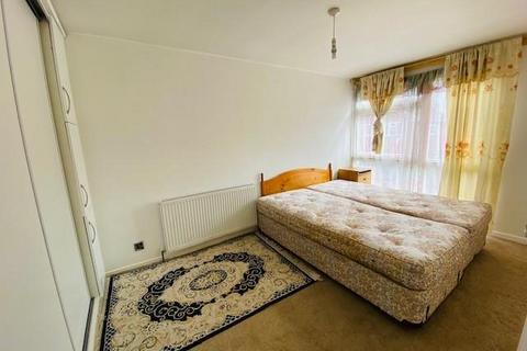 5 Brierley Close, London, SE25 4LT