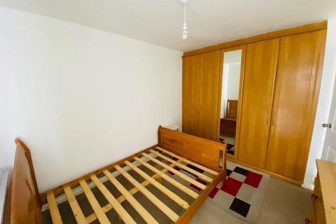 5 Brierley Close, London, SE25 4LT