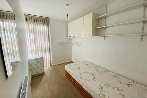 5 Brierley Close, London, SE25 4LT