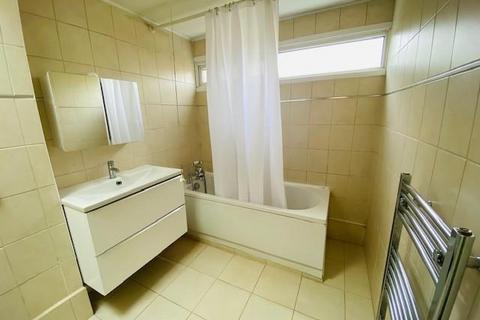 5 Brierley Close, London, SE25 4LT