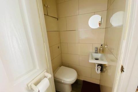 5 Brierley Close, London, SE25 4LT