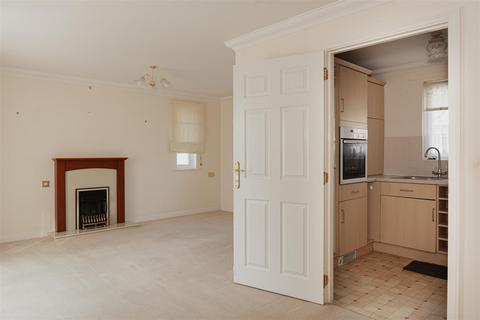 2 bedroom retirement property for sale - Crofters Close, Redhill