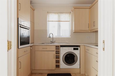 2 bedroom retirement property for sale - Crofters Close, Redhill