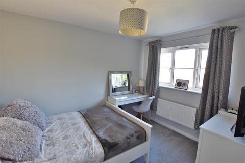 3 bedroom end of terrace house for sale - Vervain Close, Bicester