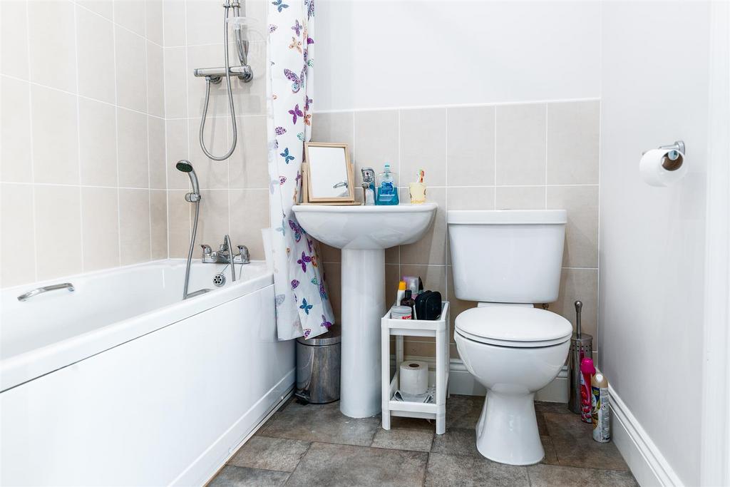 Jack &amp; Jill Bathroom