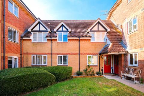 30 Redwood Gardens, London, E4 7NZ