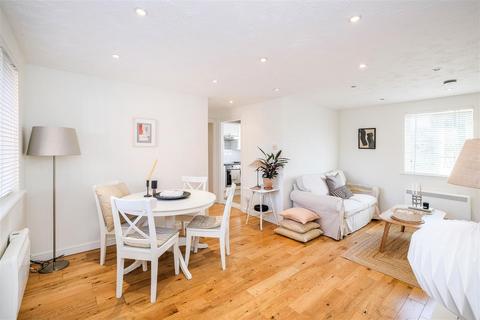30 Redwood Gardens, London, E4 7NZ