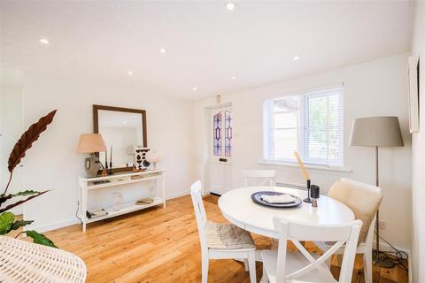 30 Redwood Gardens, London, E4 7NZ