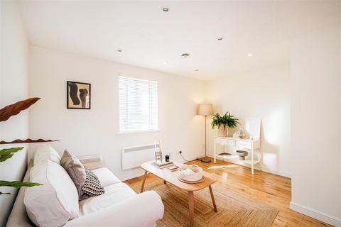 30 Redwood Gardens, London, E4 7NZ