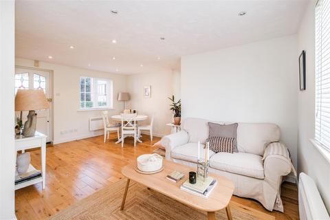 30 Redwood Gardens, London, E4 7NZ