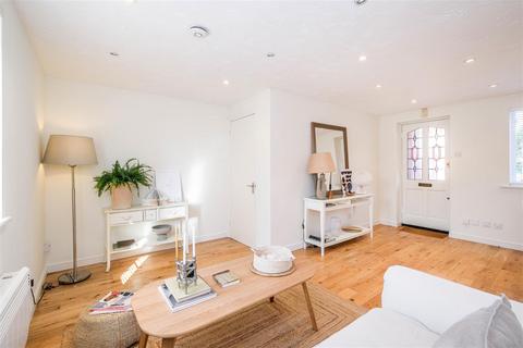 30 Redwood Gardens, London, E4 7NZ