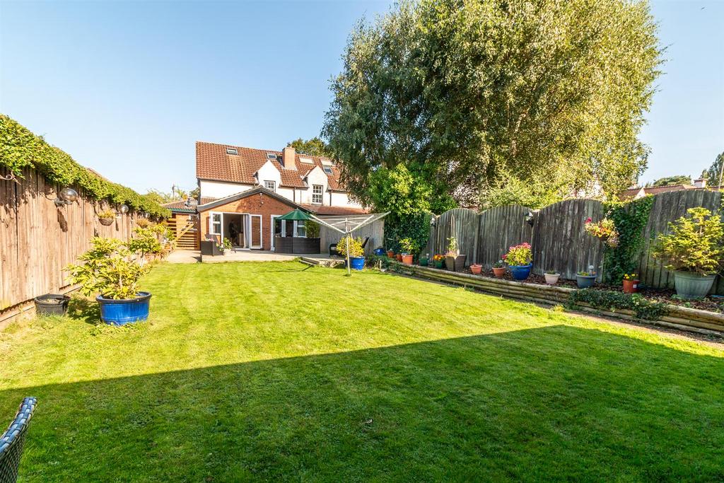 Loughborough Road, Ruddington, Nottingham 4 bed semidetached house for