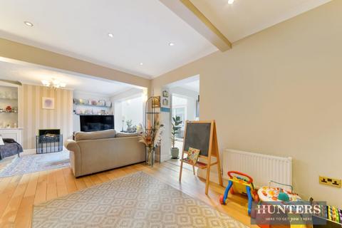 11 Bransby Road, Chessington, KT9 2JZ