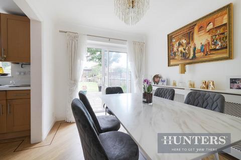 30 West Road, Chessington, KT9 2NR