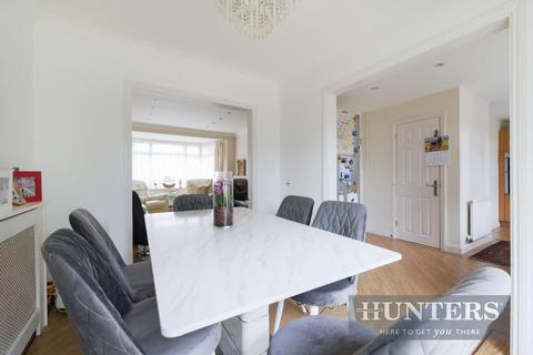 30 West Road, Chessington, KT9 2NR