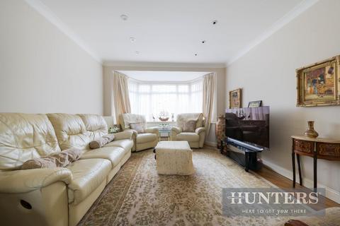 30 West Road, Chessington, KT9 2NR
