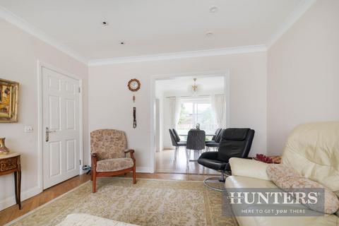 30 West Road, Chessington, KT9 2NR