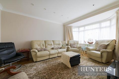 30 West Road, Chessington, KT9 2NR