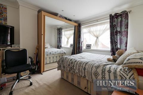 30 West Road, Chessington, KT9 2NR