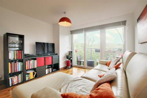 2 bedroom flat for sale, Smeaton Court, Hertford