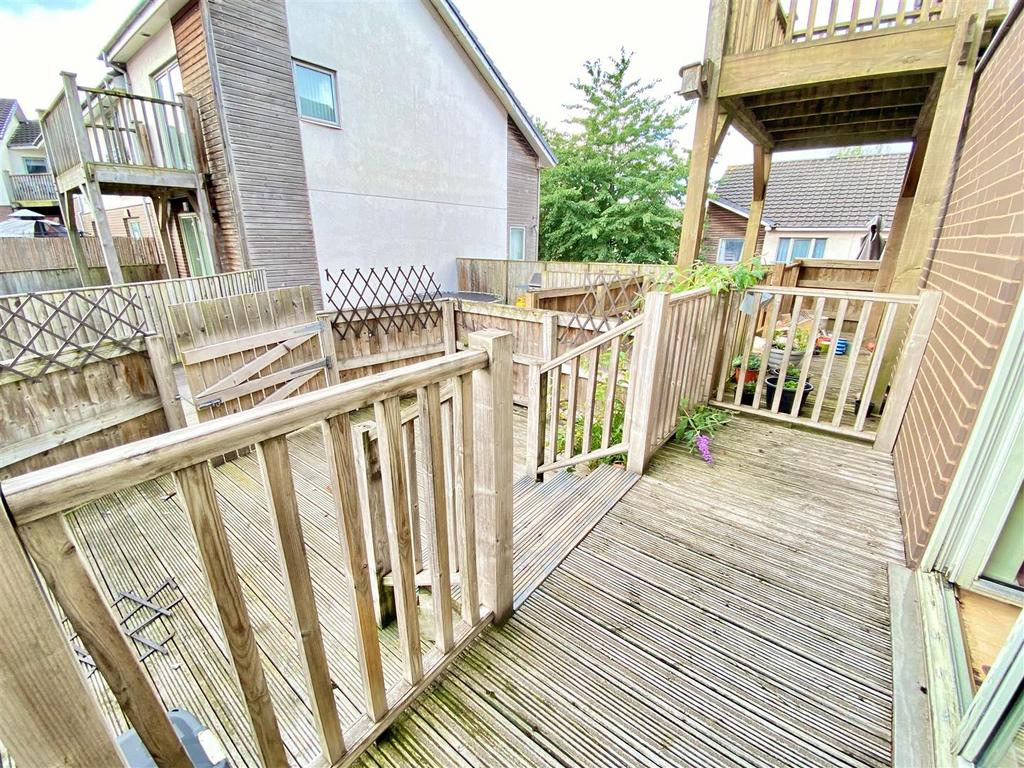 Rear decking area