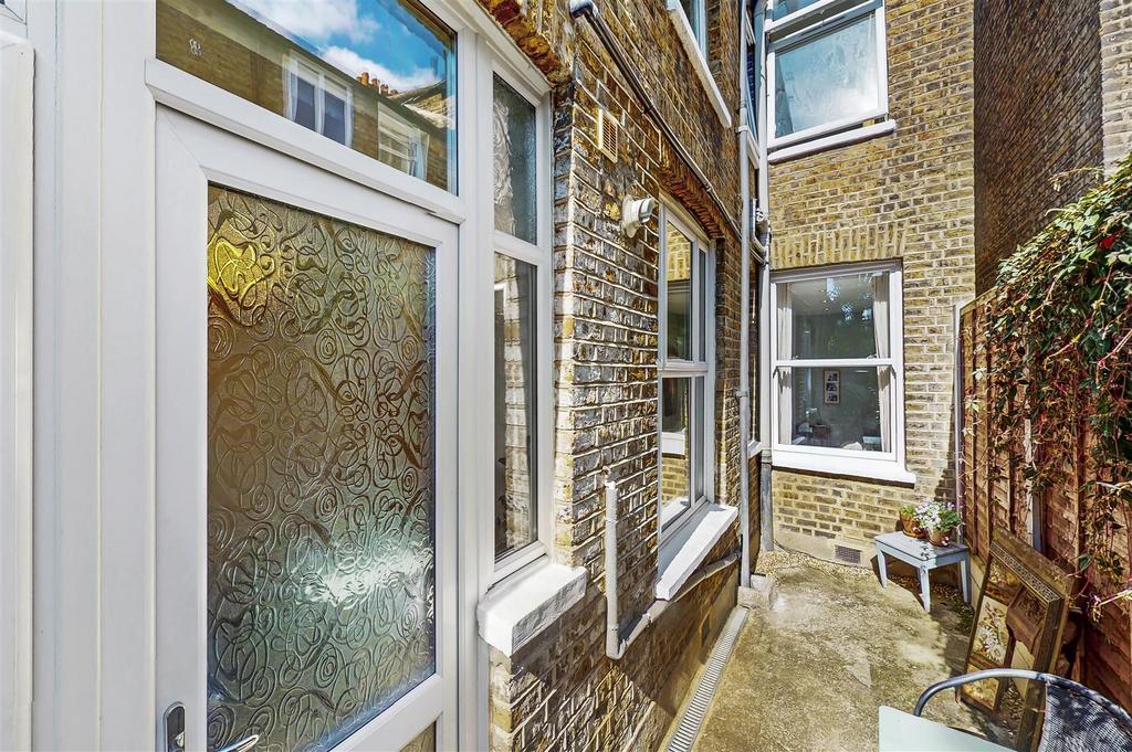 111 A Mount Pleasant Road - di YLZ4je Sw SGIupk E22 N.jp