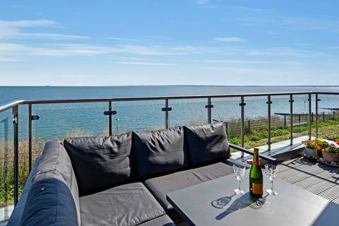25 Parade Walk, Shoeburyness, Southend-on-sea, SS3 9GE
