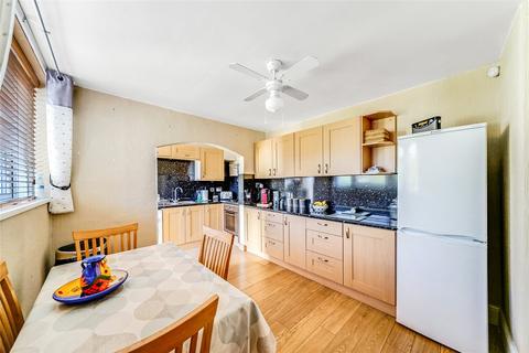 3 bedroom end of terrace house for sale - Southwold Drive, Barking, IG11