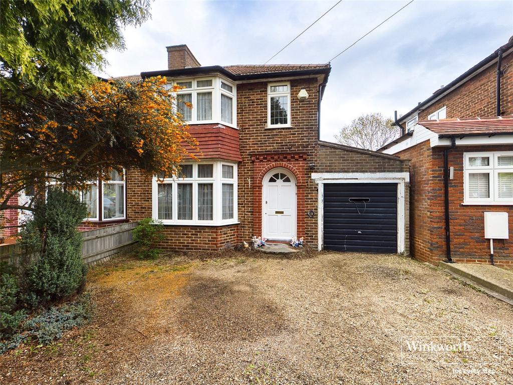 Stanmore, Middlesex HA7 3 bed semidetached house for sale £649,950