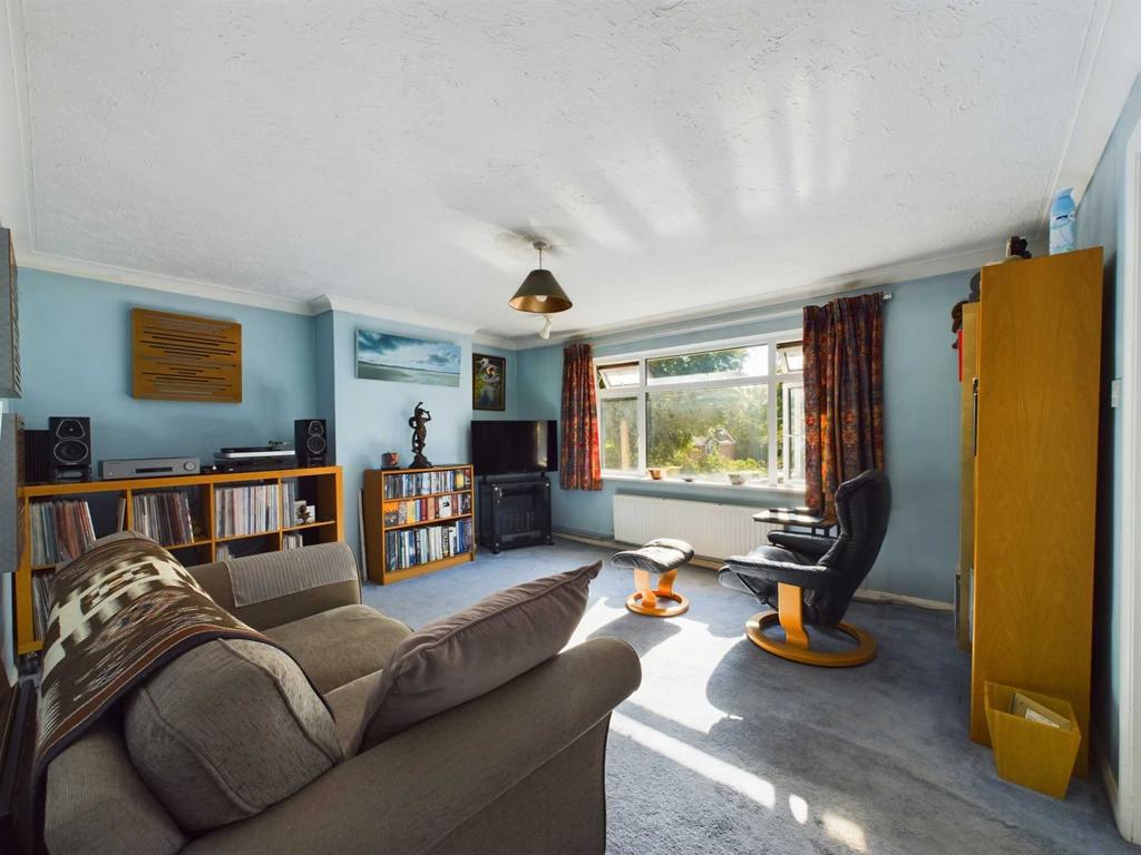 Little Marlow Road, Marlow SL7 2 bed for sale £300,000