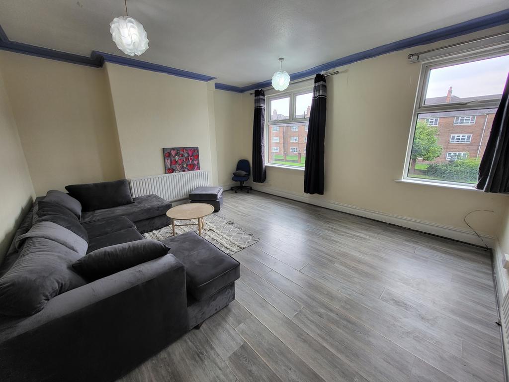 Chester Road, Stretford, Manchester M32 3 bed apartment £1,200 pcm (£