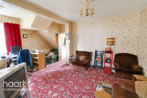 3 bedroom end of terrace house for sale - Valence Circus, Dagenham