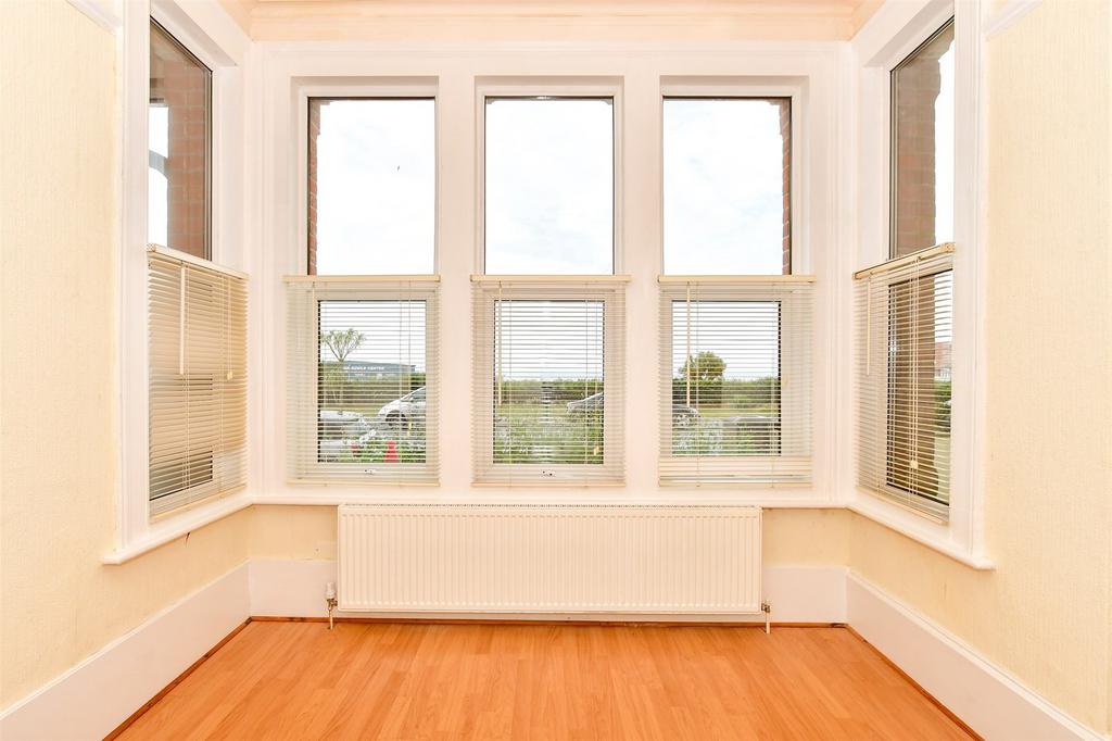 Kitchen/ Living Area
