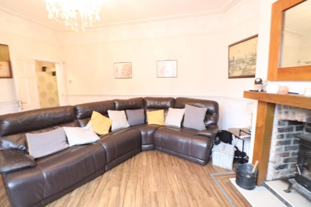 120 Taunton Road, AshtonunderLyne... 4 bed terraced house for sale