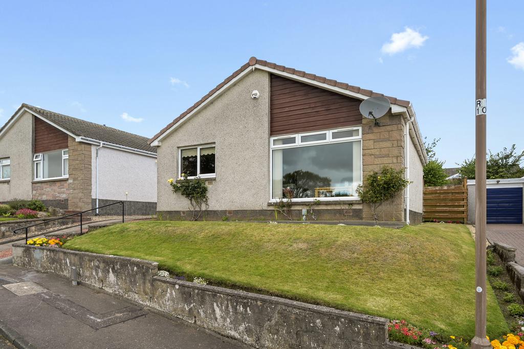 5 Waulkmill Drive, Penicuik, EH26 8LA 3 bed detached bungalow for sale