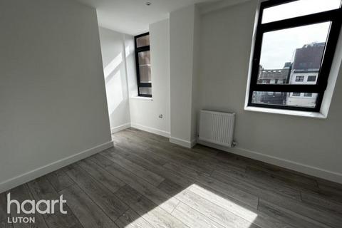 2 bedroom flat to rent, Alma Street, Luton