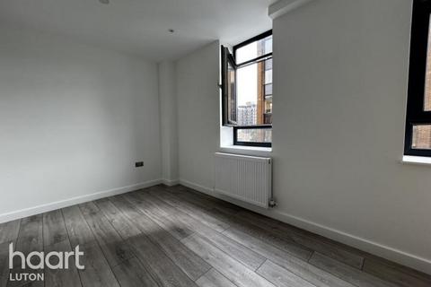 2 bedroom flat to rent, Alma Street, Luton
