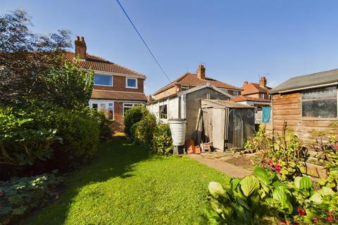 3 bedroom semi-detached house for sale - Manorfield Avenue, Driffield, YO25 5HP