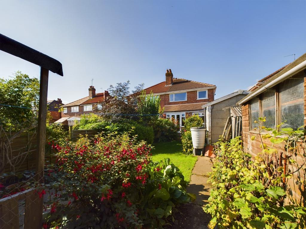 Manorfield Avenue, Driffield, YO25 5HP 3 bed semidetached house for sale £195,000