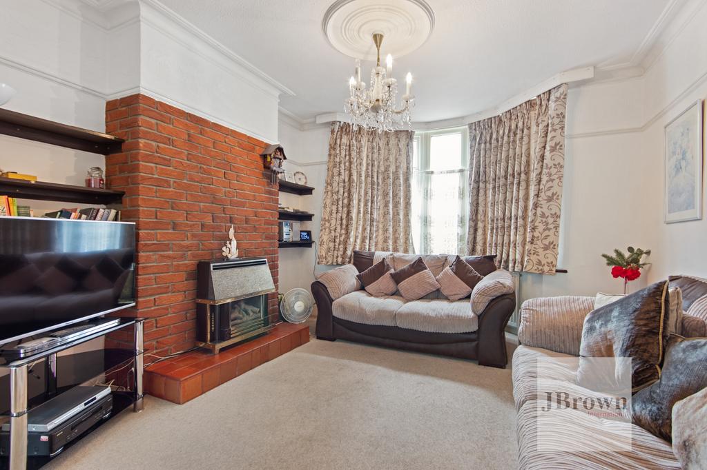 Grays, Essex, RM17 3 bed semidetached house for sale £495,000