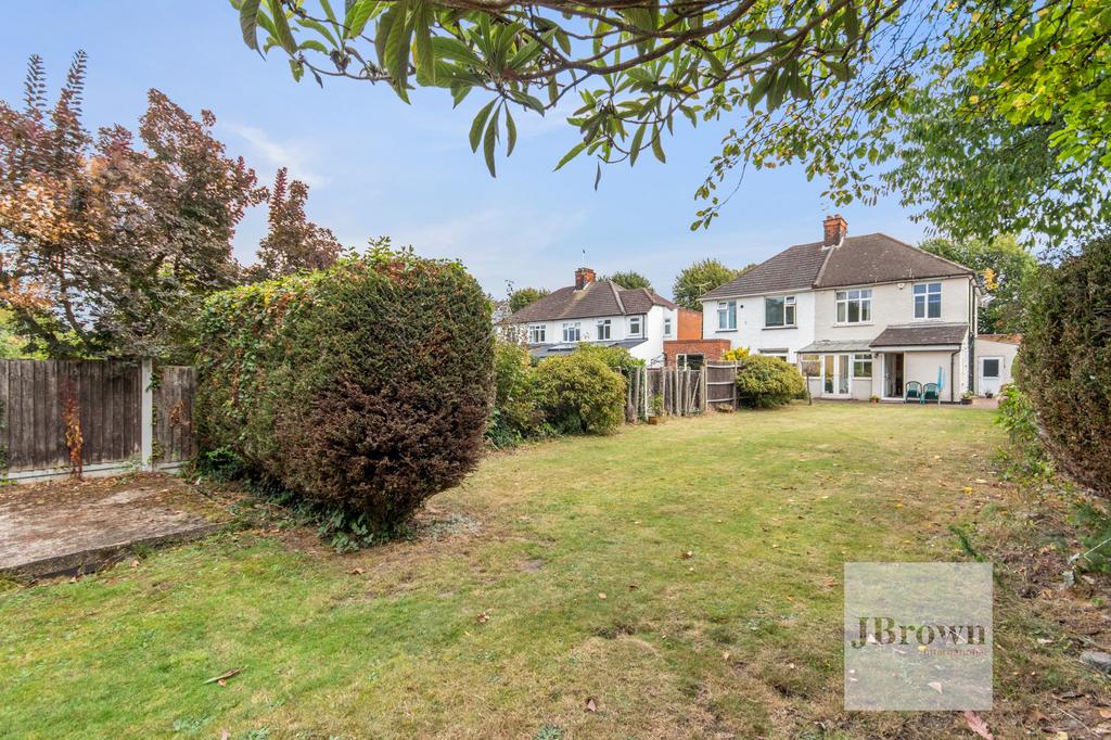 Grays, Essex, RM17 3 bed semidetached house for sale £495,000
