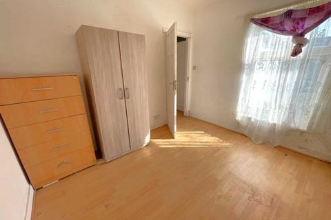 14 Raynham Avenue, London, N18 2BW