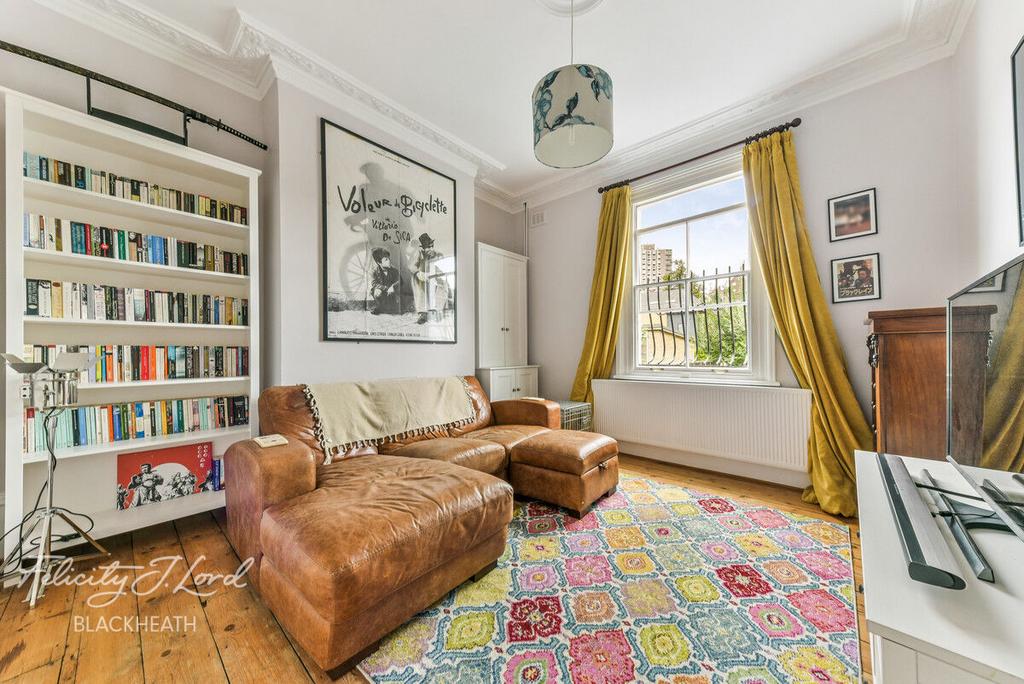 Woodhill, London, SE18 4 bed end of terrace house for sale £725,000