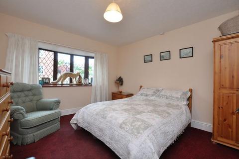 4 bedroom detached bungalow for sale - Thorpe Lodge, Fylingthorpe