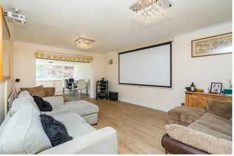 3 bedroom semi-detached house for sale - South Coast Road, Peacehaven BN10