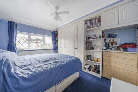 3 bedroom semi-detached house to rent, Hersham